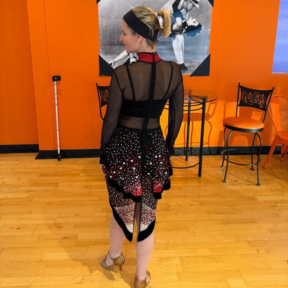 Elegant Black‎ and Red Women's Skirt - Picture 4 of 5